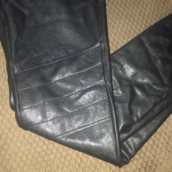 Control Faux Leather Legging - Picture 4 of 6